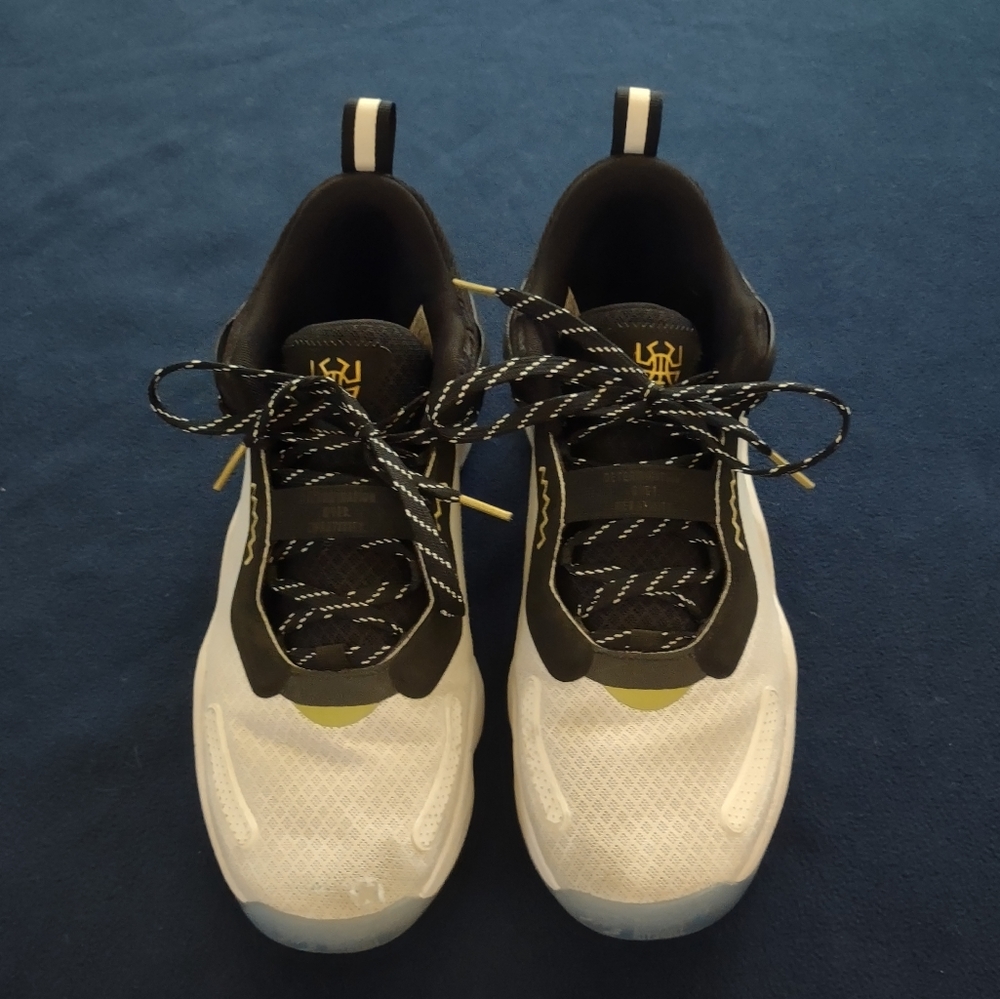 Adidas D.O.N Issue 3 Basketball Shoes